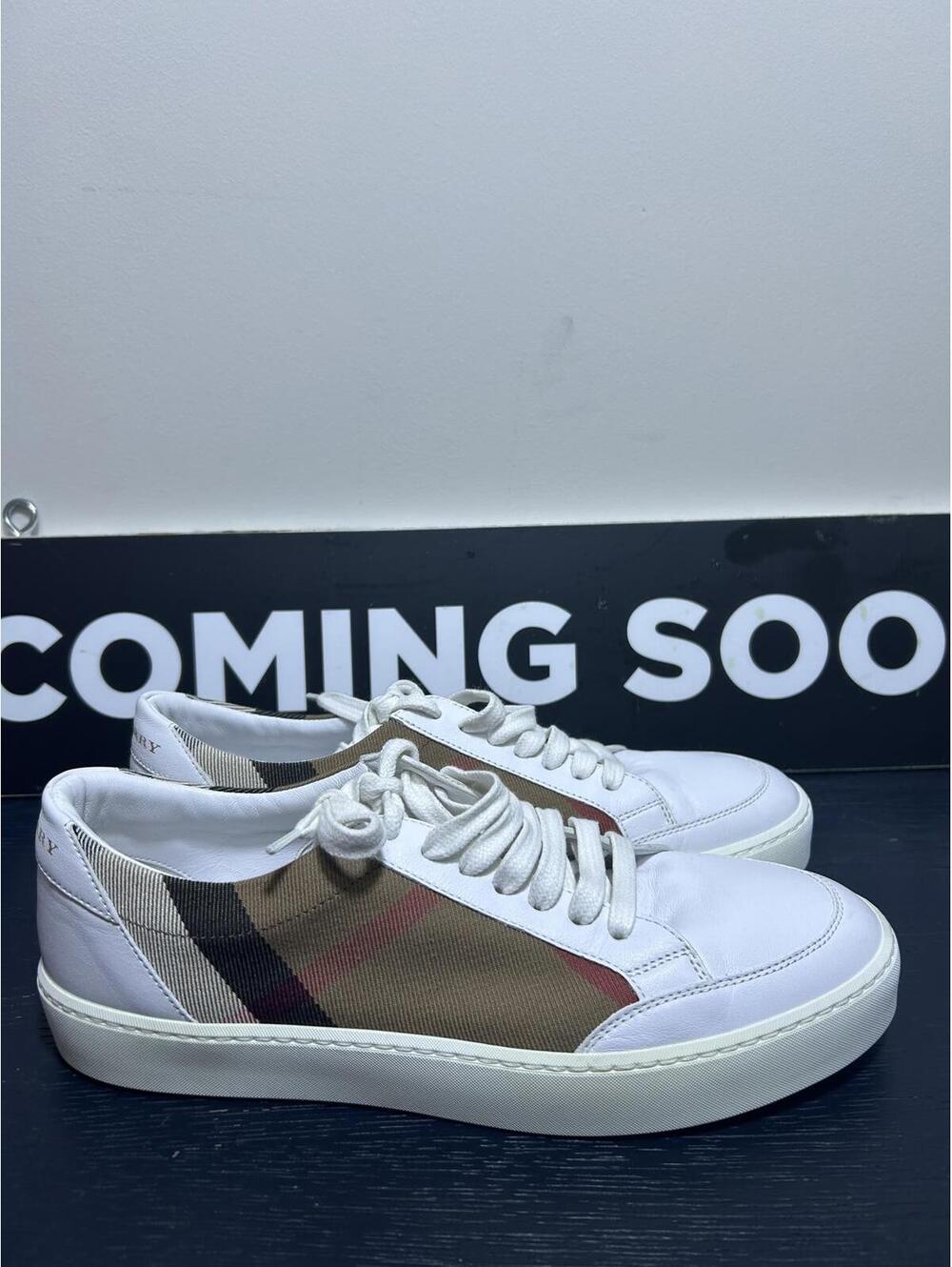 Burberry White Leather Low-Top Sneakers - EU 39 / US 8.5–9